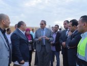 محافظ قنا ورئيس تنمية الصعيد يتفقدان مشروع مزرعة شتلات القصب بالمراشدة