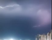 البرق يضيء سماء الإسكندرية.. وأمطار رعدية تضرب المحافظة.. فيديو وصور