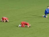 مأساة في الملعب.. وفاة مدرب أثناء مباراة بالدوري الصربي (فيديو)