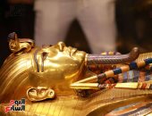 مقتنيات أثرية نادرة تعرض لأول مرة.. قاعات الفرعون الذهبي توت عنخ آمون 