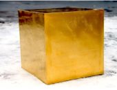 بعد إفلاس صاحبه.. عرض مكعب من الذهب يزن 186 كيلو للبيع