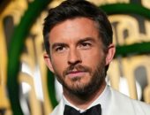 جوناثان بيلي يتوج بلقب أكثر الرجال جاذبية لعام 2025 من مجلة People