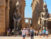 هنا التاريخ يتحدث بلغة الحضارات.. العالم يتوافد أفواجا على معبد الأقصر.. صور