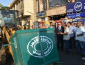 معدات حديثة وسريعة.. محافظ الأقصر يستعرض منظومة جمع القمامة الجديدة