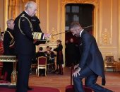 فيكتوريا بيكهام تعبر عن فخرها بعد حصول زوجها على لقب "سير" من الملك تشارلز.. فيديو