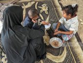 العالم هذا المساء.. أهالى غزة يواجهون برد الشتاء فى خيام ممزقة وسط حصار خانق.. والفيضانات تغمر مدن الفلبين إثر إعصار كالمايجى وسقوط عشرات الضحايا.. ومواطن يحاول تقبيل رئيسة المكسيك خلال قيامها بجولة..صور وفيديو