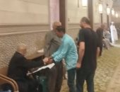 وصول جثمان زوجه الفنان حسن العدل إلى مسجد السيدة نفيسة
