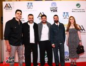 أبطال فيلم قصر الباشا يحتفلون بالعرض الخاص.. وإسعاد يونس تهنئهم  