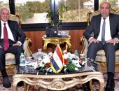 وزير الطيران يستقبل رئيس مجموعة "كوبيلوزوس" اليونانية لبحث فرص الاستثمار فى المطارات