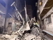 انهيار منزل مهجور من 3 طوابق فى الموسكى.. صور