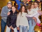 أول تعليق من ابنة كريم محمود عبد العزيز بعد شائعة ارتباط والدها بـ دينا الشربيني