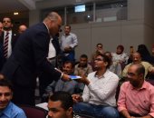 وزير العمل ومحافظ القاهرة يسلمان عقود عمل لذوى الإعاقة لدمجهم في السوق