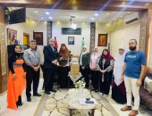 مدير تعليم القليوبية يُسلم أجهزة برايل المتطورة للطالبة المتألقة بسملة صلاح الدين