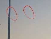 هبوط خاطئ.. تليفزيون اليوم السابع يرصد طيران سياح بالبراشوت بعيدا عن الأهرامات