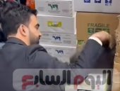 مصر أم الدنيا.. عمدة نيويورك يخطف الأنظار فى زيارة محل مصرى.. فيديو