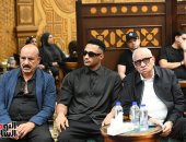 محمد رمضان يقدم واجب العزاء فى السيناريست أحمد عبد الله.. صور 