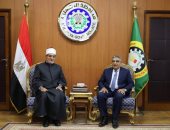 محافظ الدقهلية يستقبل المفتى فى إطار احتفال جامعة المنصورة بعيد العلم