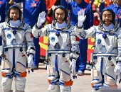 ثلاثة رواد فضاء صينيين عالقون في المدار بعد اصطدامهم بشظايا حطام فضائى