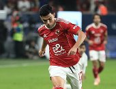 الأهلي يتقدم على الزمالك بهدف بن شرقي فى الشوط الأول بنهائى السوبر.. صور 