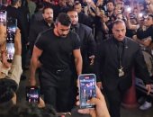 العوضى وتايسون وأحمد عيد ودينا فؤاد فى عزاء والد محمد رمضان.. صور 