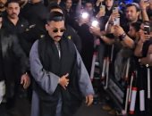 شبيه شخصية جعفر العمدة يقدم واجب العزاء فى وفاة والد محمد رمضان.. صور 