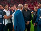 لاعبو الزمالك يتسلمون ميداليات المركز الثانى بعد خسارة السوبر أمام الأهلى