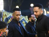 عصام السقا يقدم واجب العزاء فى والد محمد رمضان بمسجد الشرطة.. صور 