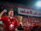 زيزو برفقة كأس السوبر: عاش الأهلى.. صورة