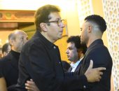 شيكابالا ونرمين الفقى وهانى رمزى وسامو زين فى عزاء والد محمد رمضان.. صور