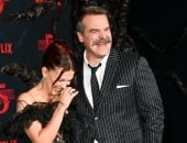 ميلي بوبي براون تؤكد قوة علاقتها مع ديفيد هاربور بعد تقارير مثيرة للجدل