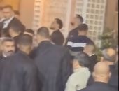 الفنان ياسر جلال يعزي في وفاة والد محمد رمضان.. فيديو