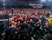 أفراح السوبر تُغطي سماء القلعة الحمراء.. سهرة صباحي لبعثة الفريق فى أبوظبي واحتفالات اللاعبين والجماهير باللقب مُستمرة.. الأهلي يصل للبطولة رقم 156 فى تاريخه.. و120 لاعباً شاركوا فى الـ16 سوبر