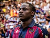 الكاميروني إيونج: حلمي الانتقال إلى تشيلسي