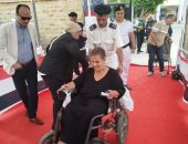 كراسٍ متحركة داخل اللجان في خدمة المواطنين.. الشرطة والشعب إيد واحدة