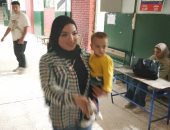 استمرار توافد المواطنين على لجان الوراق بانتخابات مجلس النواب.. صور