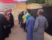 توافد الناخبين على لجنة الشهيد إيهاب مرسى بحدائق أكتوبر للإدلاء بأصواتهم