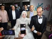 عروسان يصوتان بانتخابات مجلس النواب 2025 فى الجيزة (صور)