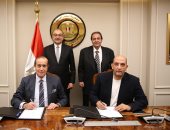 وزير قطاع الأعمال العام يشهد توقيع اتفاق تكميلى لعقود تطوير مجاويش بالغردقة