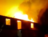 4 سيارات إطفاء تحاول إخماد حريق حديقة المتحف الزراعى