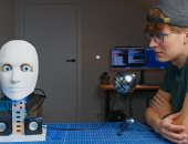 رأس روبوت مطبوع بتقنية الطباعة ثلاثية الأبعاد يتحدث مثل أرسطو.. فيديو