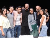 أحمد داود وسلمى أبو ضيف ينتهيان من تصوير فيلم إذما.. صور