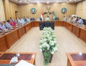 سكرتير محافظة المنوفية يتابع تسليم مشروعات حياة كريمة بالكهرباء والطرق والصحة