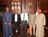 محافظ الأقصر يستقبل مواطنين للاستماع لمطالبهم: أبوابنا مفتوحة دائما