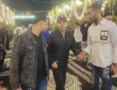 عمر كمال وسمسم شهاب يشاركان فى عزاء إسماعيل الليثى