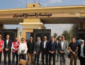 سفير سنغافورة يختتم زيارته لشمال سيناء بتفقد معبر رفح البرى برفقة المحافظ