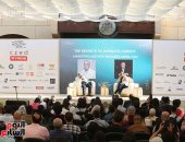 محمد عبد العزيز في تكريمه بمهرجان القاهرة:الكوميديا أكثر جدية من التراجيديا