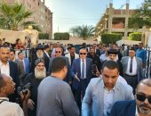 محافظ الأقصر والقيادات الأمنية في زيارة لدير مارجرجس لتقديم التهنئة للأقباط