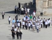 مئات المستوطنين يقتحمون باحات المسجد الأقصى بحماية شرطة الاحتلال