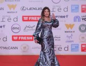 صابرين.. إطلالة لافتة وحضور طاغ على السجادة الحمراء لمهرجان القاهرة السينمائي