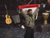 أحمد سعد يتألق فى حفل كامل العدد بلندن رافعًا علم مصر